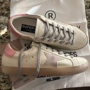 Golden Goose Wmns Superstar
'White Pink'
Regular price
$556